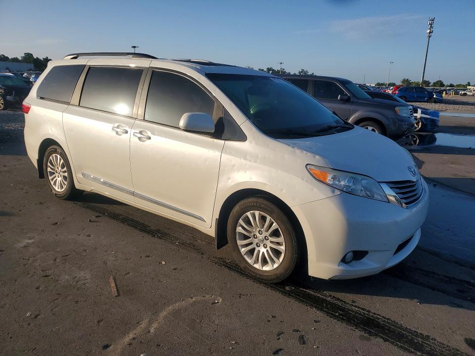 2017 Toyota Sienna მანქანა იყიდება აუქციონზე, vin: 5TDYZ3DC3HS833783, აუქციონის ნომერი: 61356076
