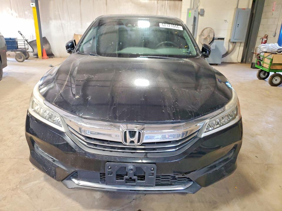 62121066 :رقم المزاد ، 1HGCR3F94HA000343 vin ، 2017 Honda Accord مزاد بيع