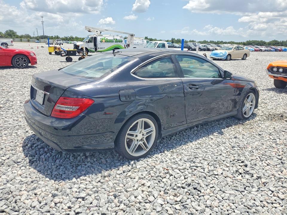 60533386 :رقم المزاد ، WDDGJ4HB3FG415988 vin ، 2015 Mercedes-benz C مزاد بيع