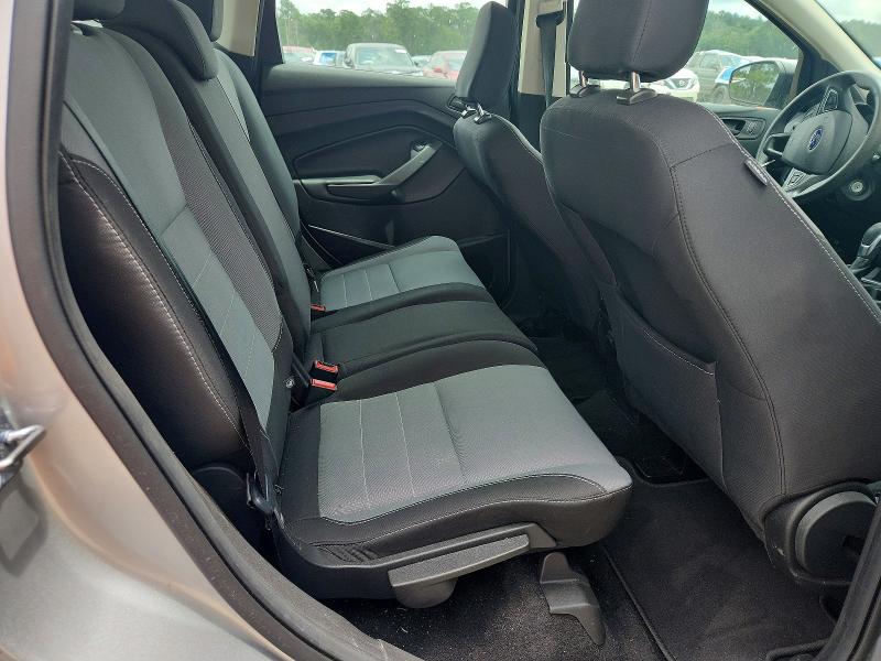 60737656 :رقم المزاد ، 1FMCU0F73JUA60477 vin ، 2018 Ford Escape مزاد بيع