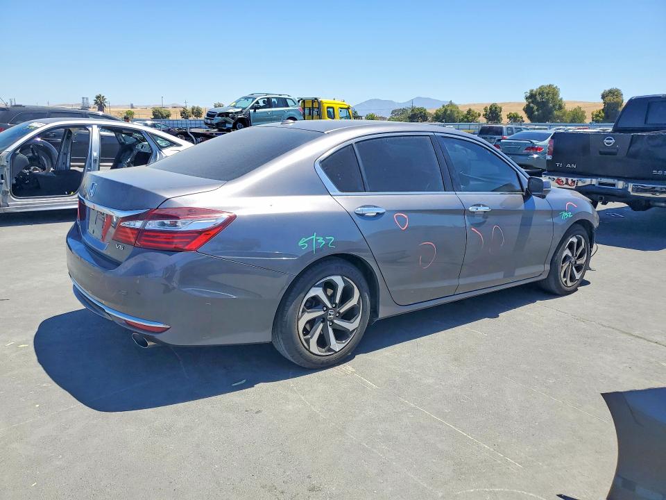 62722406 :رقم المزاد ، 1HGCR3F86HA012372 vin ، 2017 Honda Accord مزاد بيع