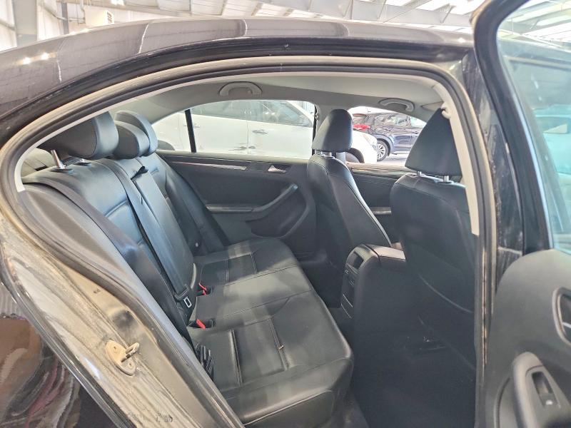 60050646 :رقم المزاد ، 3VWD17AJ0EM437335 vin ، 2014 Volkswagen Jetta مزاد بيع