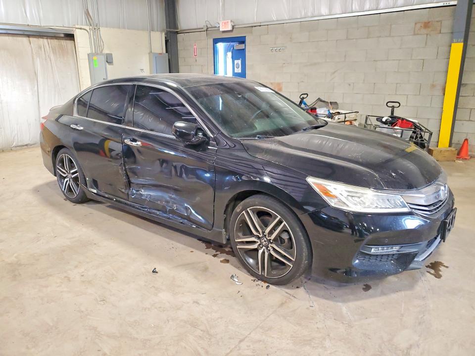 62121066 :رقم المزاد ، 1HGCR3F94HA000343 vin ، 2017 Honda Accord مزاد بيع