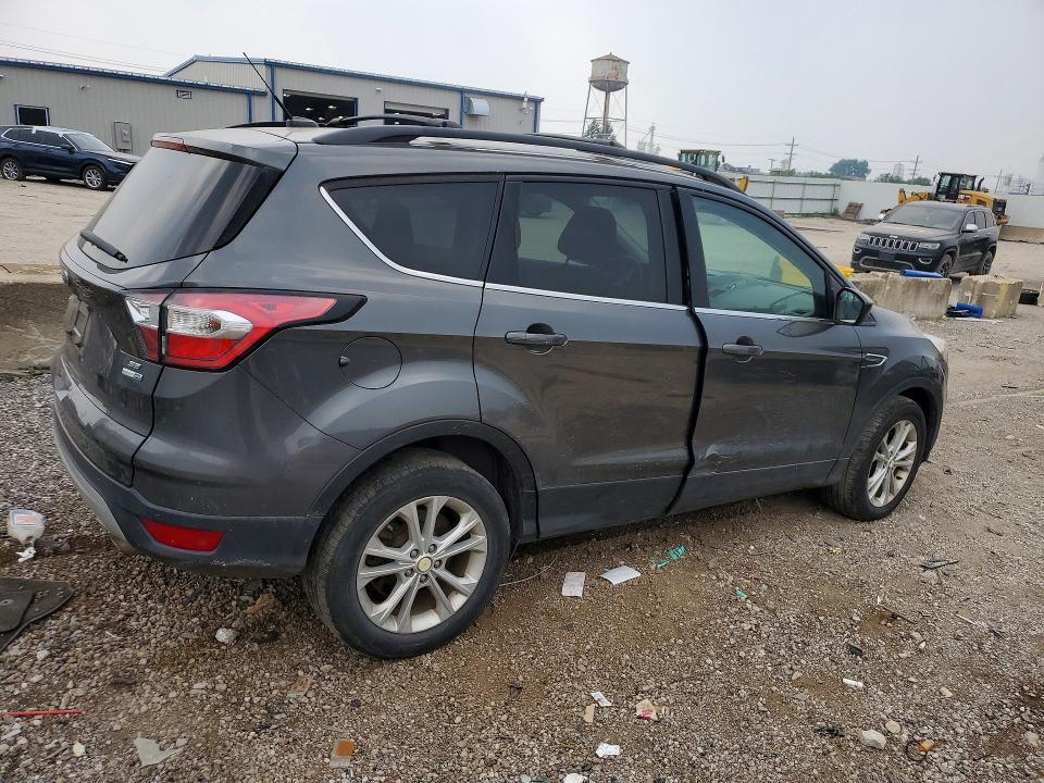 61602756 :رقم المزاد ، 1FMCU9G9XHUC36018 vin ، 2017 Ford Escape مزاد بيع