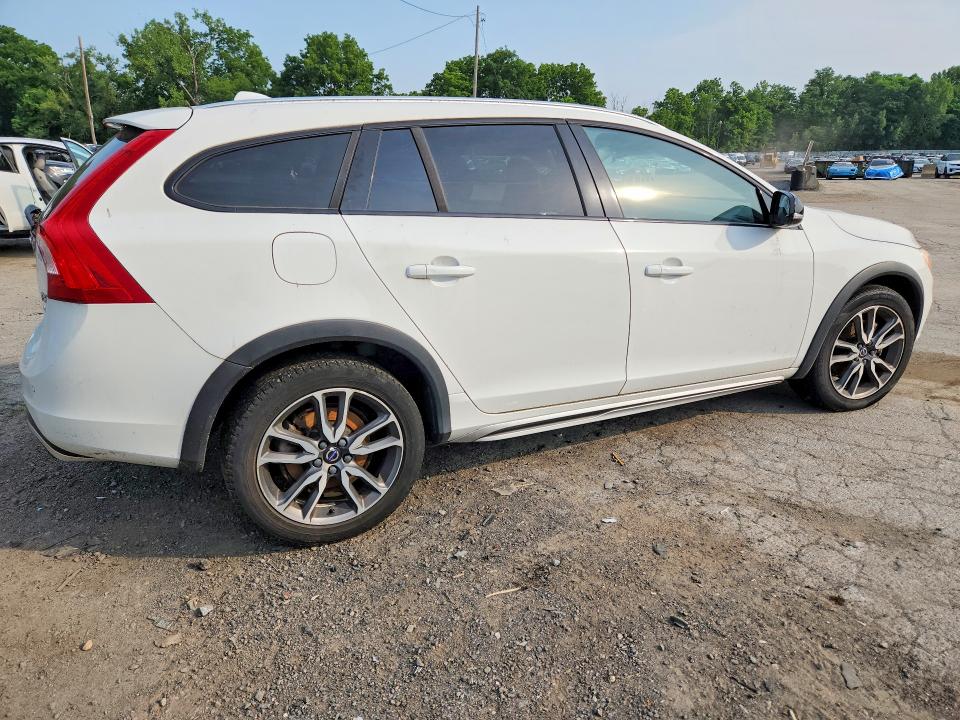 2016 Volvo V60 Cross Country მანქანა იყიდება აუქციონზე, vin: YV4612HK5G1008606, აუქციონის ნომერი: 61044216