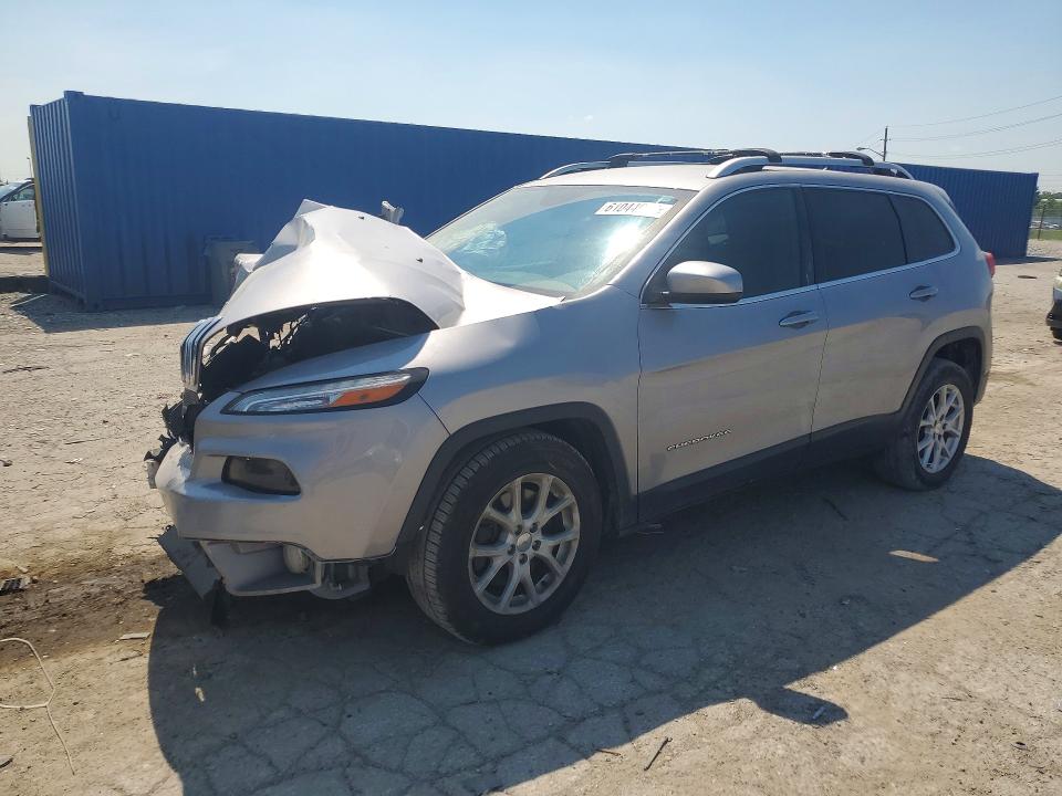 61044976 :رقم المزاد ، 1C4PJLCB8JD605372 vin ، 2018 Jeep Cherokee مزاد بيع