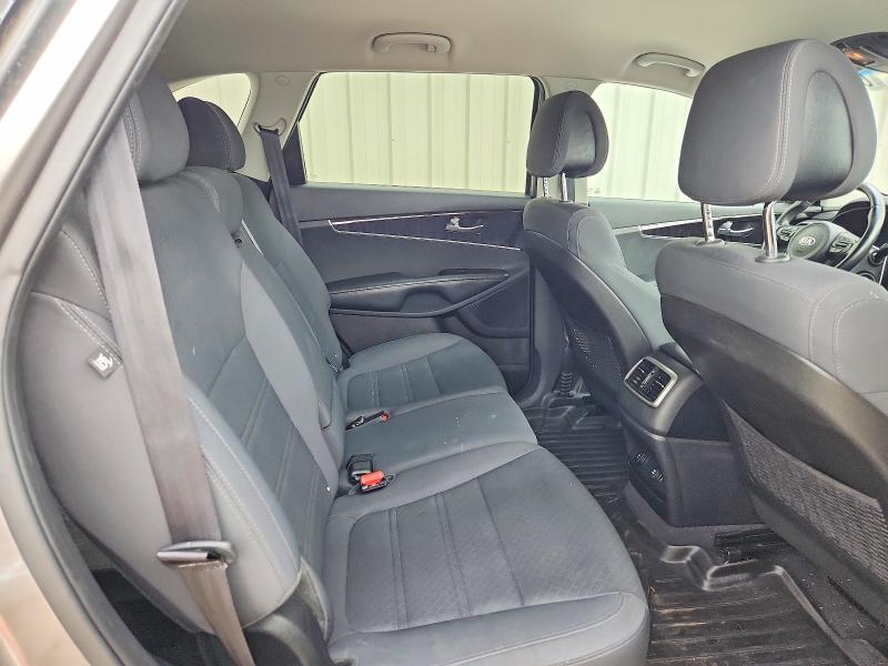 60897686 :رقم المزاد ، 5XYPGDA39GG042861 vin ، 2016 Kia Sorento مزاد بيع