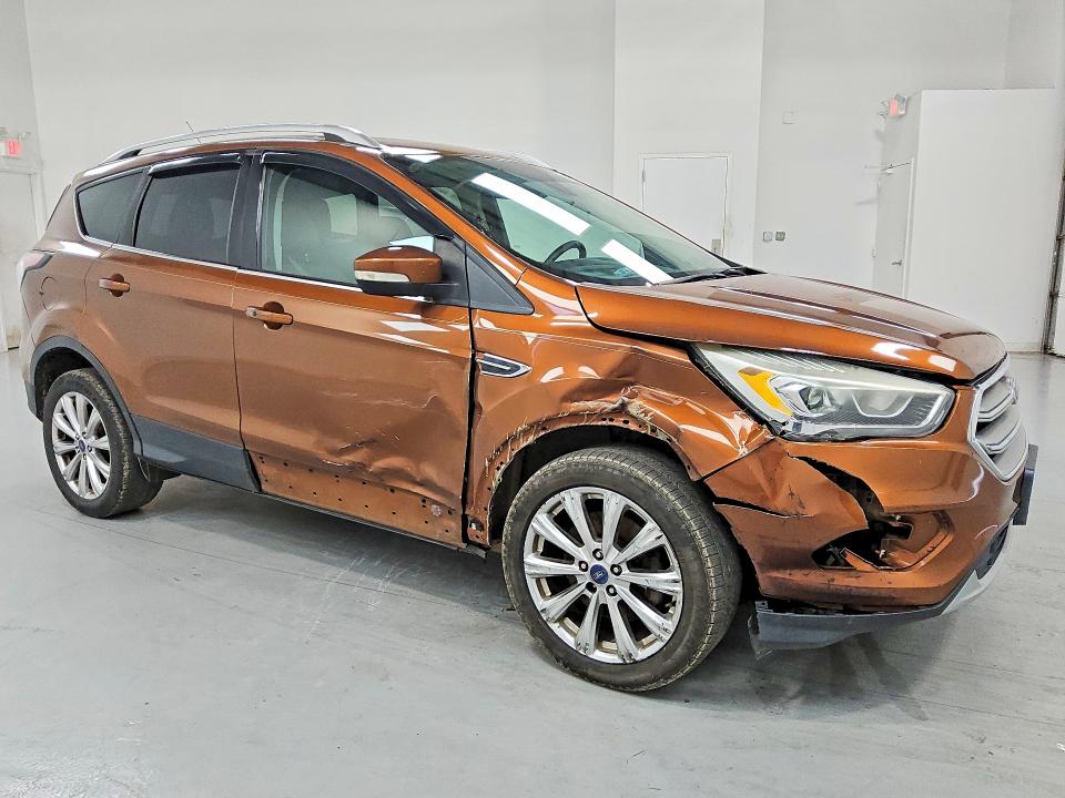 61980706 :رقم المزاد ، 1FMCU9J93HUA56629 vin ، 2017 Ford Escape مزاد بيع