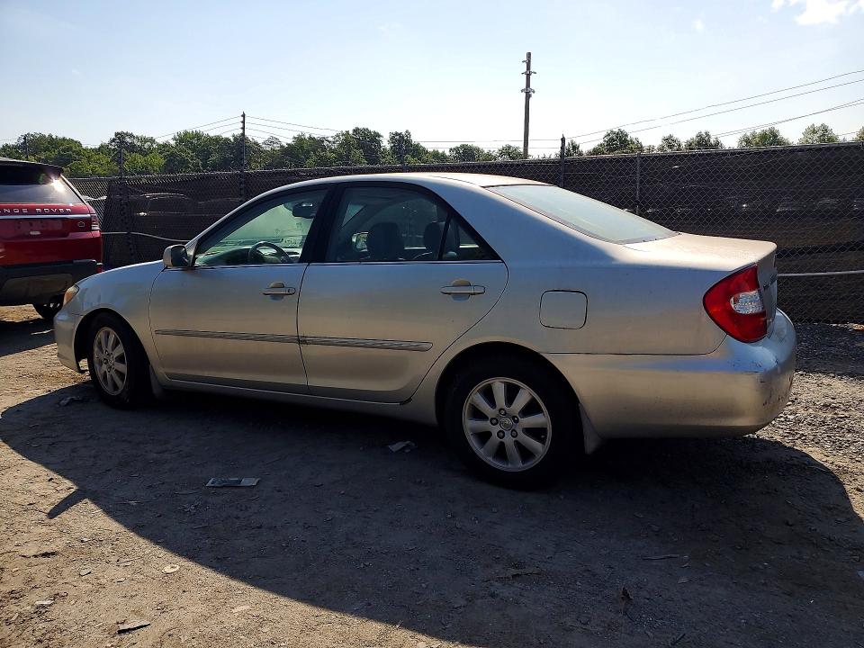 60851676 :رقم المزاد ، 4T1BF30K42U010578 vin ، 2002 Toyota Camry مزاد بيع