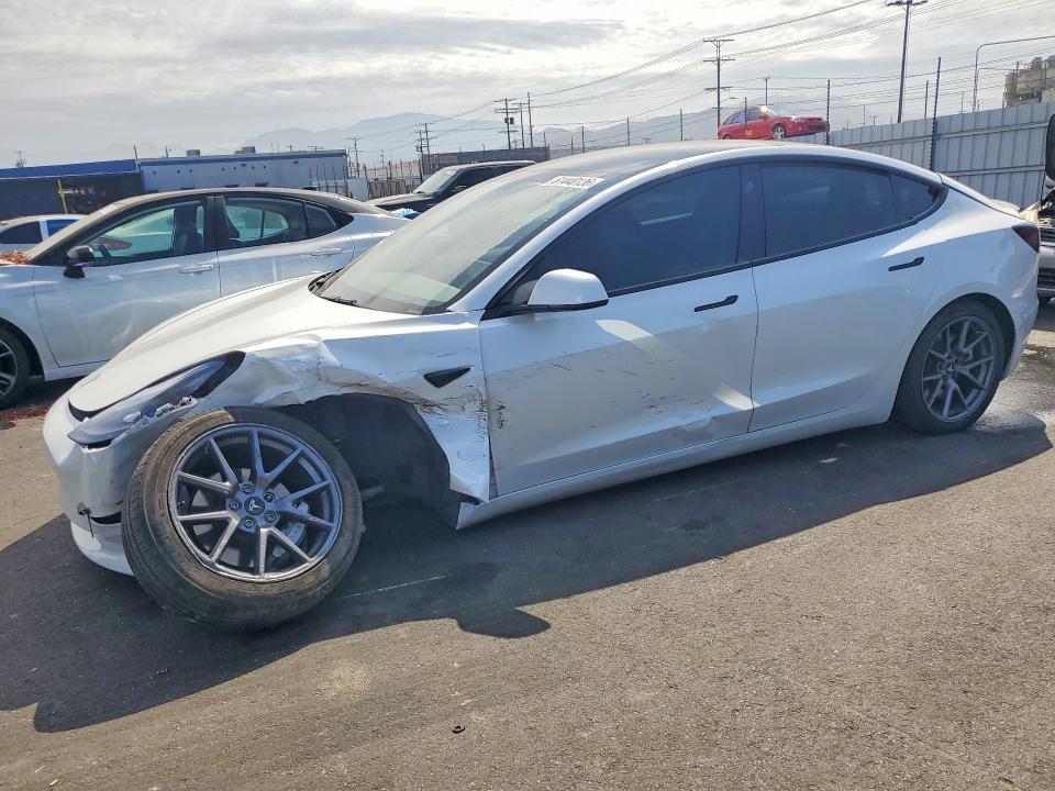 61440136 :رقم المزاد ، 5YJ3E1EB8NF184417 vin ، 2022 Tesla Model 3 مزاد بيع