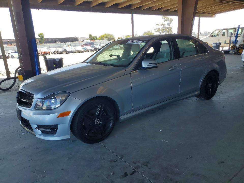 2013 Mercedes-benz C მანქანა იყიდება აუქციონზე, vin: WDDGF4HB2DA873717, აუქციონის ნომერი: 59847206