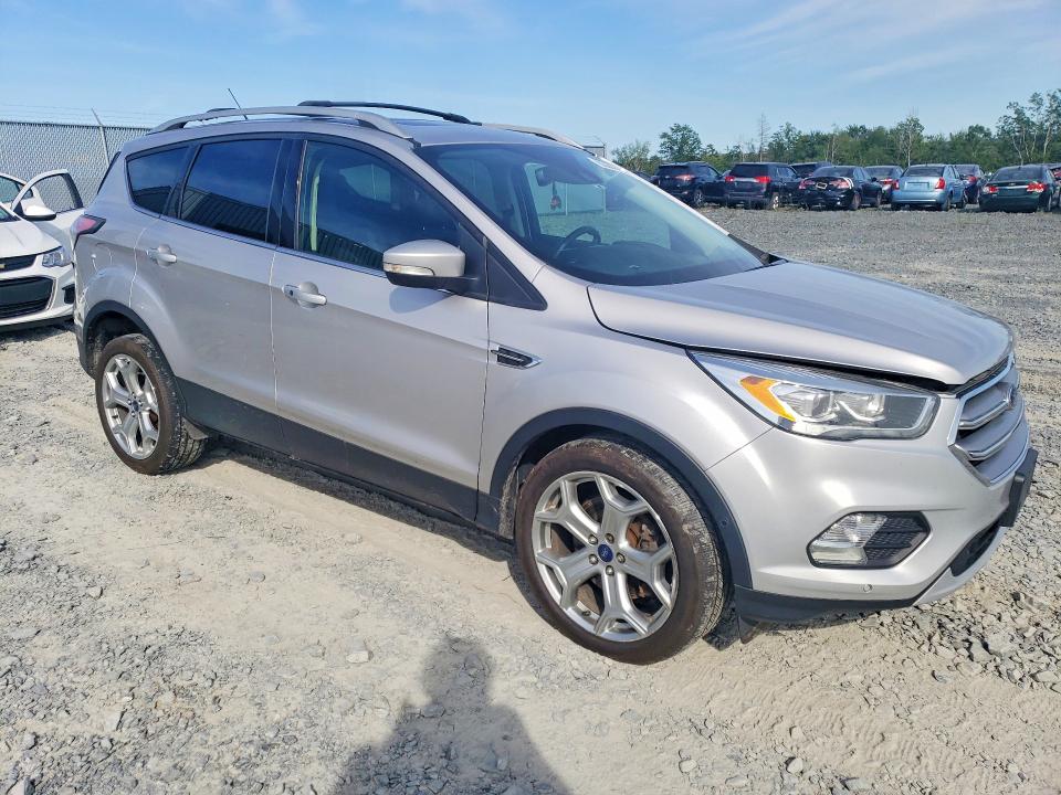 63147976 :رقم المزاد ، 1FMCU9J95HUA70239 vin ، 2017 Ford Escape مزاد بيع