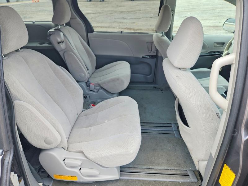 62760856 :رقم المزاد ، 5TDKK3DC6ES421878 vin ، 2014 Toyota Sienna مزاد بيع