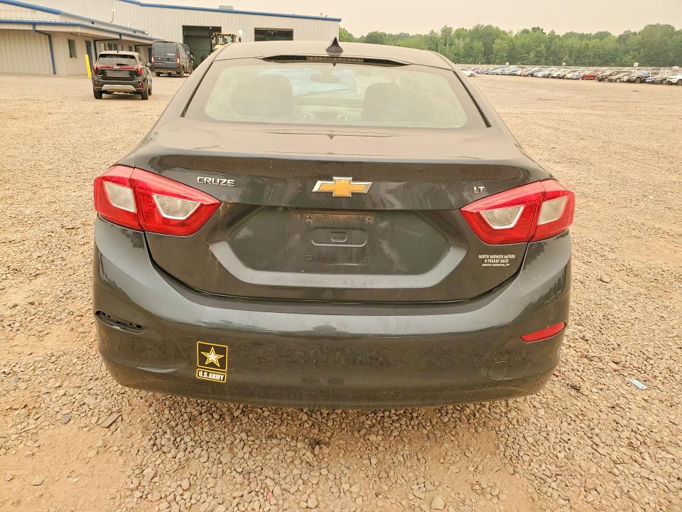 60967956 :رقم المزاد ، 1G1BE5SM5H7258114 vin ، 2017 Chevrolet Cruze مزاد بيع