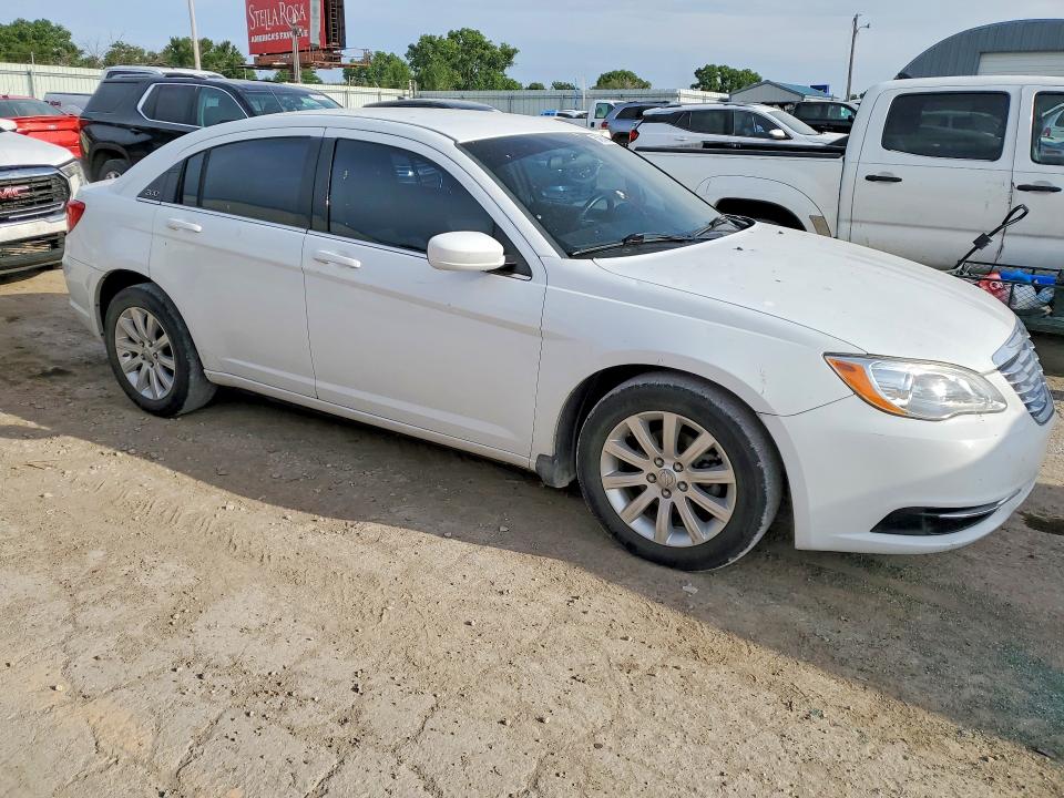 2013 Chrysler 200 მანქანა იყიდება აუქციონზე, vin: 1C3CCBBG2DN743654, აუქციონის ნომერი: 54814386