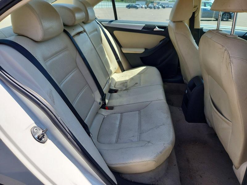 61682646 :رقم المزاد ، 3VWDP7AJ5DM210302 vin ، 2013 Volkswagen Jetta مزاد بيع