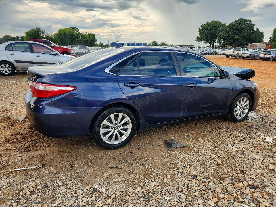 60635696 :رقم المزاد ، 4T1BF1FK9HU756772 vin ، 2017 Toyota Camry مزاد بيع