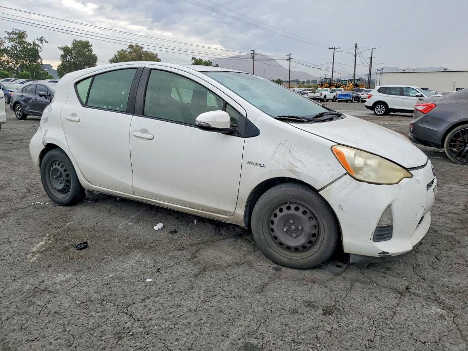 60492506 :رقم المزاد ، JTDKDTB37D1552326 vin ، 2013 Toyota Prius C مزاد بيع