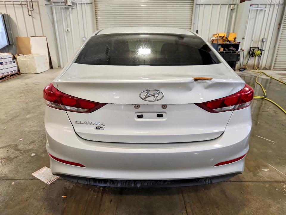 62074036 :رقم المزاد ، 5NPD74LF8JH299245 vin ، 2018 Hyundai Elantra مزاد بيع
