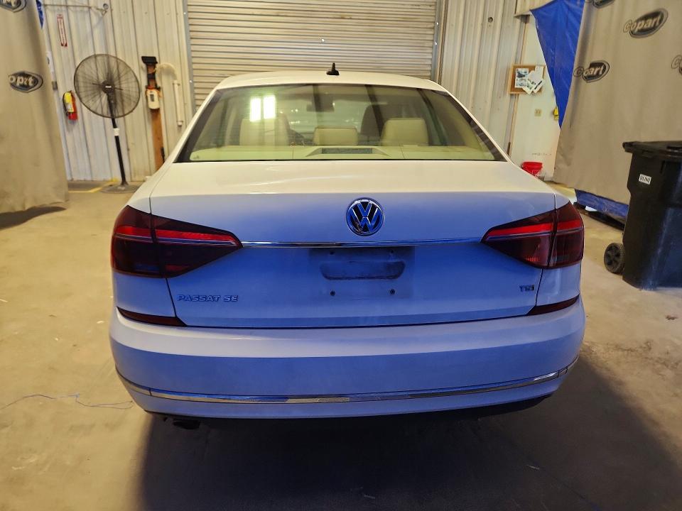 61721296 :رقم المزاد ، 1VWBT7A30HC031225 vin ، 2017 Volkswagen Passat مزاد بيع