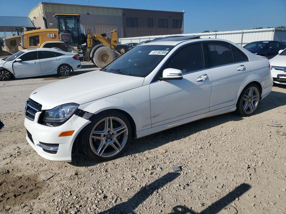 2014 Mercedes-benz C მანქანა იყიდება აუქციონზე, vin: WDDGF8AB4EG233038, აუქციონის ნომერი: 61192366