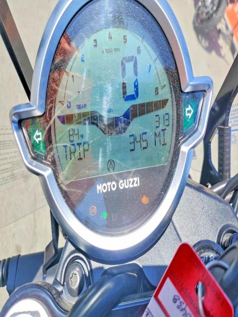 61333806 :رقم المزاد ، ZGUKZUA06MM000438 vin ، 2021 Moto Guzzi V7 مزاد بيع
