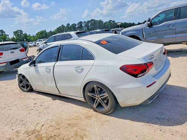 2019 Mercedes-benz A მანქანა იყიდება აუქციონზე, vin: WDD3G4EB4KW015634, აუქციონის ნომერი: 63195256