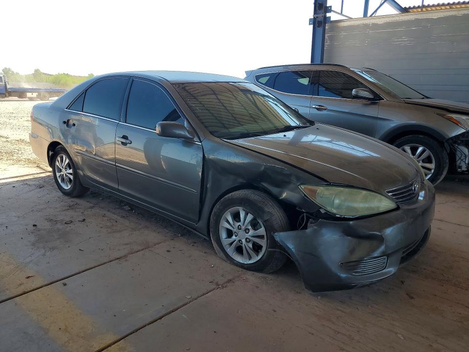60507946 :رقم المزاد ، 4T1BF32K85U611395 vin ، 2005 Toyota Camry مزاد بيع