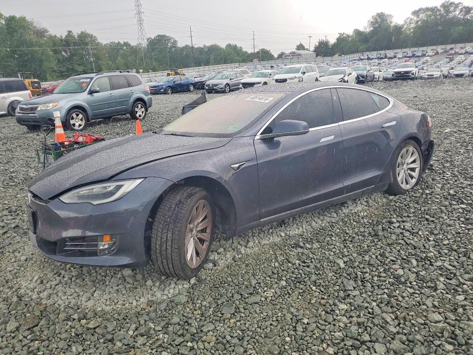 60814616 :رقم المزاد ، 5YJSA1E22JF283977 vin ، 2018 Tesla Model S مزاد بيع
