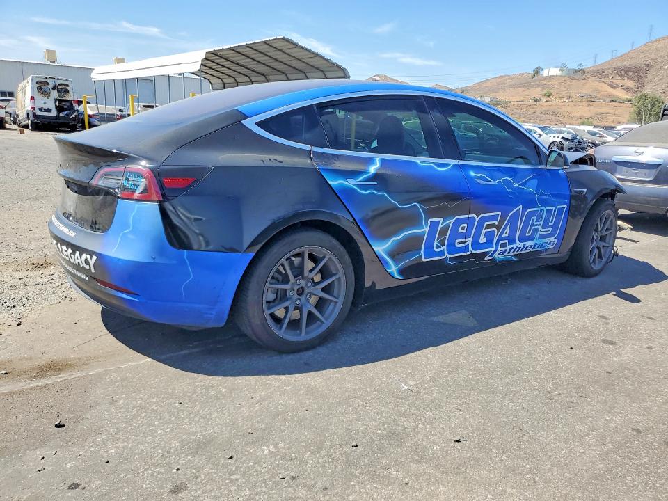 63427166 :رقم المزاد ، 5YJ3E1EA4JF034385 vin ، 2018 Tesla Model 3 مزاد بيع