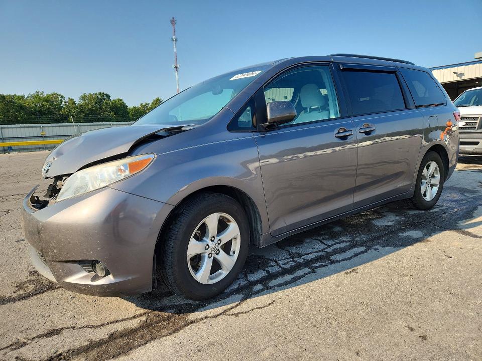 Auction sale of the 2017 Toyota Sienna, vin: 5TDKZ3DC1HS884043, lot number: 62049066