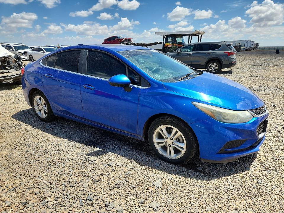 60966316 :رقم المزاد ، 3G1BE5SMXHS572441 vin ، 2017 Chevrolet Cruze مزاد بيع