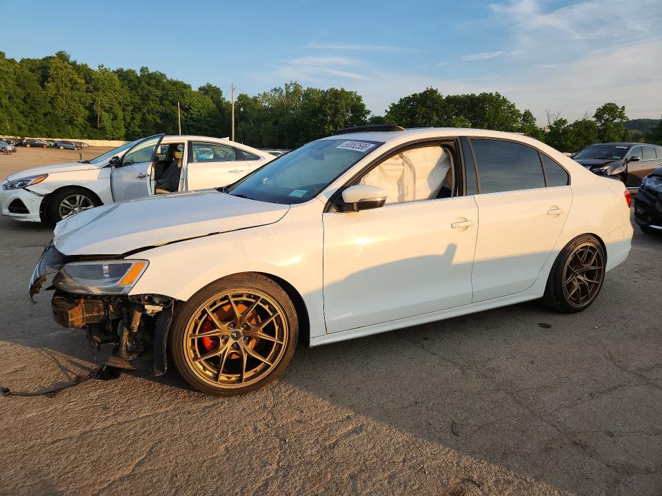 60852586 :رقم المزاد ، 3VWD17AJ3FM231993 vin ، 2015 Volkswagen Jetta مزاد بيع