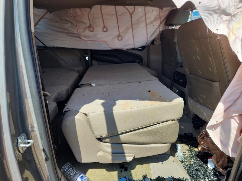 Продажа на аукционе авто 2018 Chevrolet Suburban, vin: 1GNSKHKC9JR254223, номер лота: 60699516