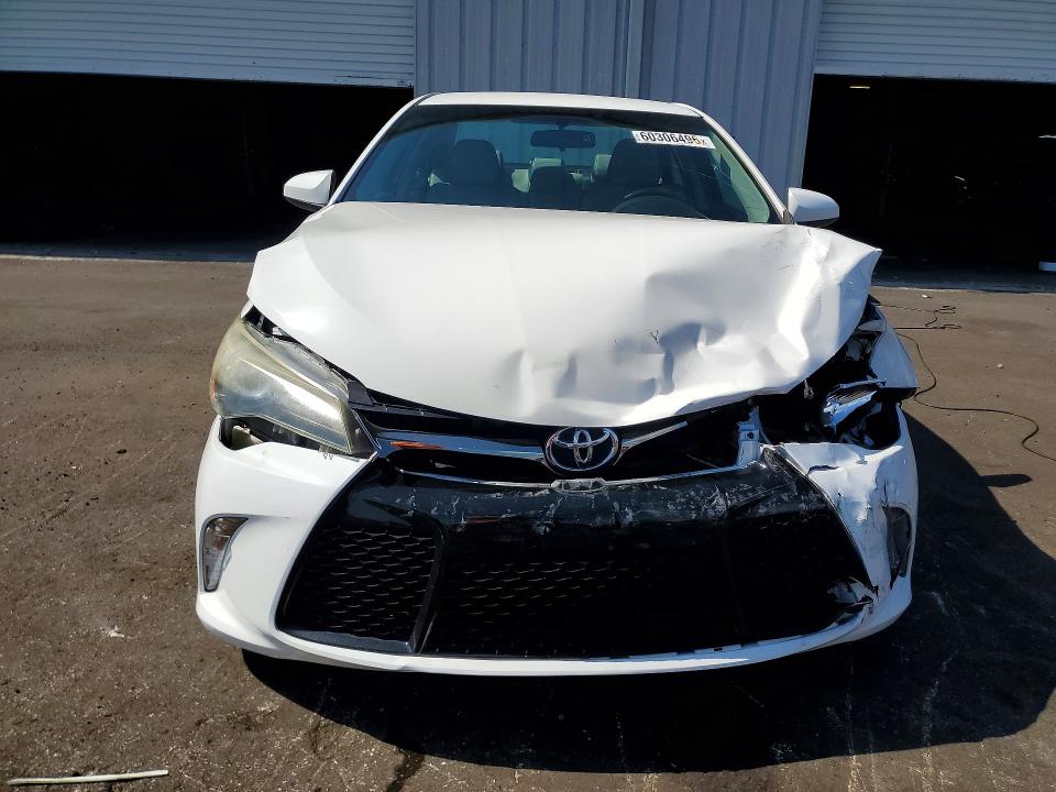 2015 Toyota Camry მანქანა იყიდება აუქციონზე, vin: 4T1BF1FK4FU083502, აუქციონის ნომერი: 60306496