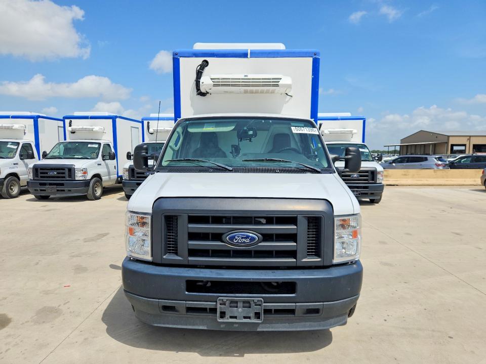 60671396 :رقم المزاد ، 1FDWE3FK3PDD00801 vin ، 2023 Ford E350 مزاد بيع