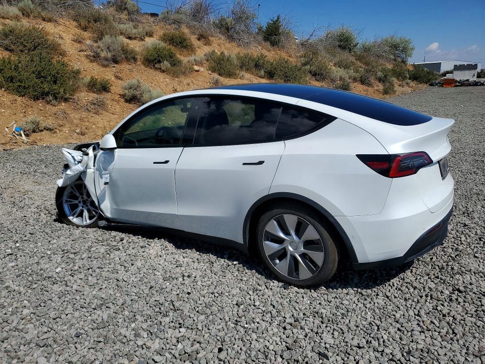 60811126 :رقم المزاد ، 5YJYGDEE4MF207119 vin ، 2021 Tesla Model Y مزاد بيع