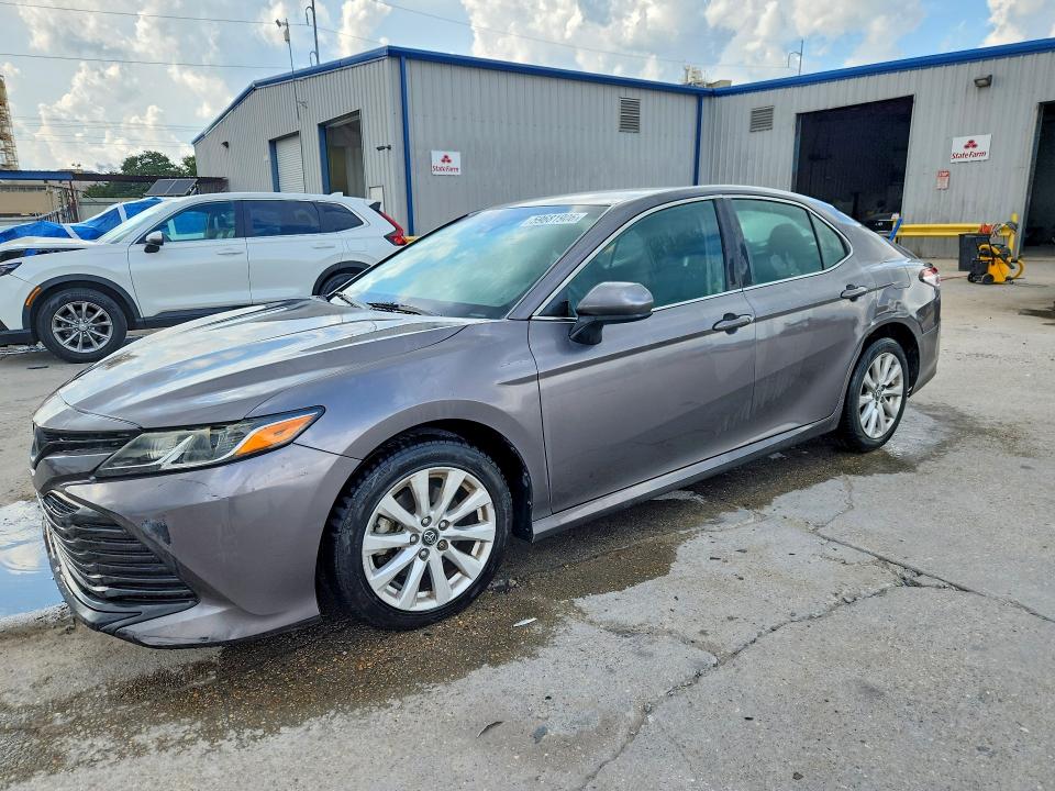 2018 Toyota Camry მანქანა იყიდება აუქციონზე, vin: 4T1B11HK8JU667499, აუქციონის ნომერი: 59681906