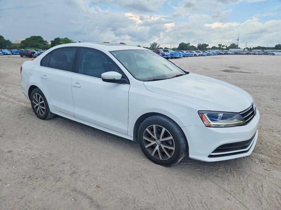 85607065 :رقم المزاد ، 3VWDB7AJ4HM399285 vin ، 2017 Volkswagen Jetta مزاد بيع