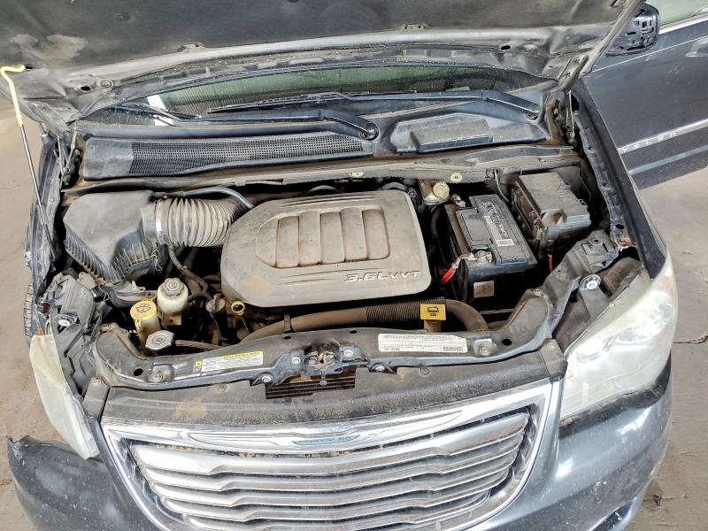 61381906 :رقم المزاد ، 2A4RR5DG2BR715852 vin ، 2011 Chrysler Town & Country مزاد بيع