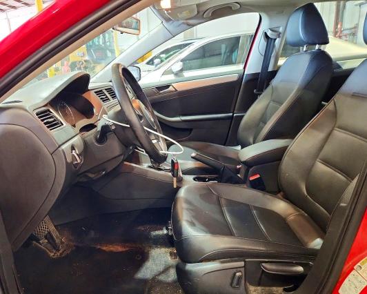 61334926 :رقم المزاد ، 3VWDP7AJ9DM377472 vin ، 2013 Volkswagen Jetta مزاد بيع
