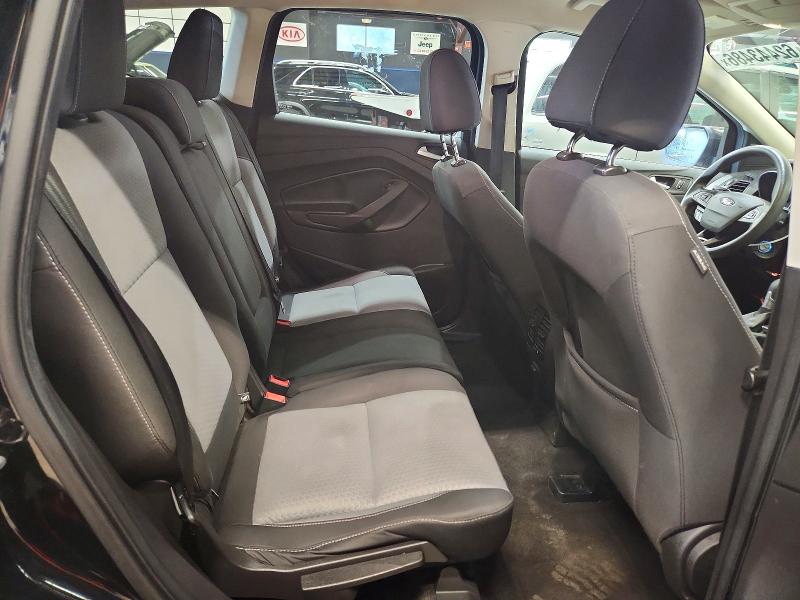 62443486 :رقم المزاد ، 1FMCU0GD5HUD71682 vin ، 2017 Ford Escape مزاد بيع
