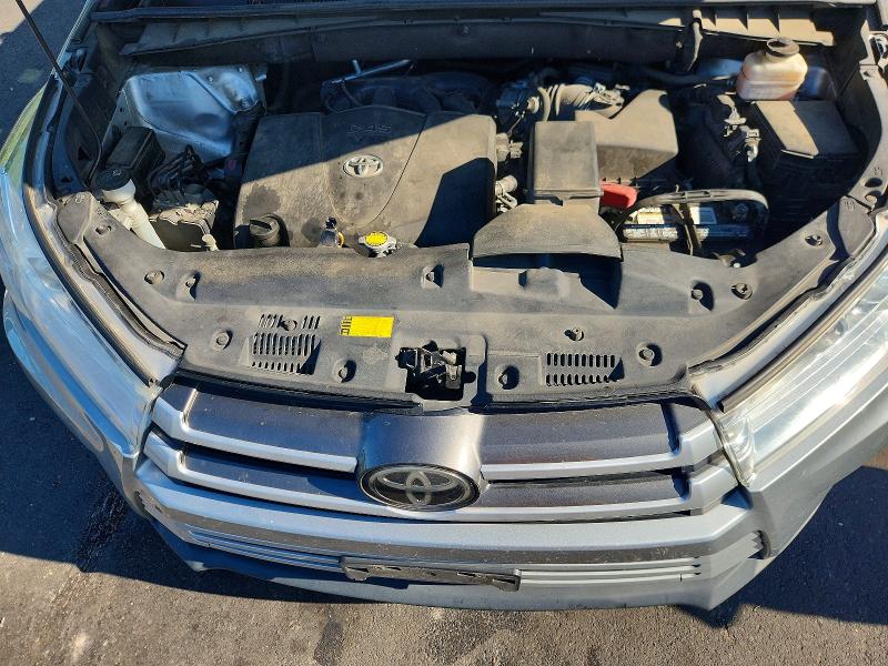 60698086 :رقم المزاد ، 5TDJZRFH1HS511706 vin ، 2017 Toyota Highlander مزاد بيع