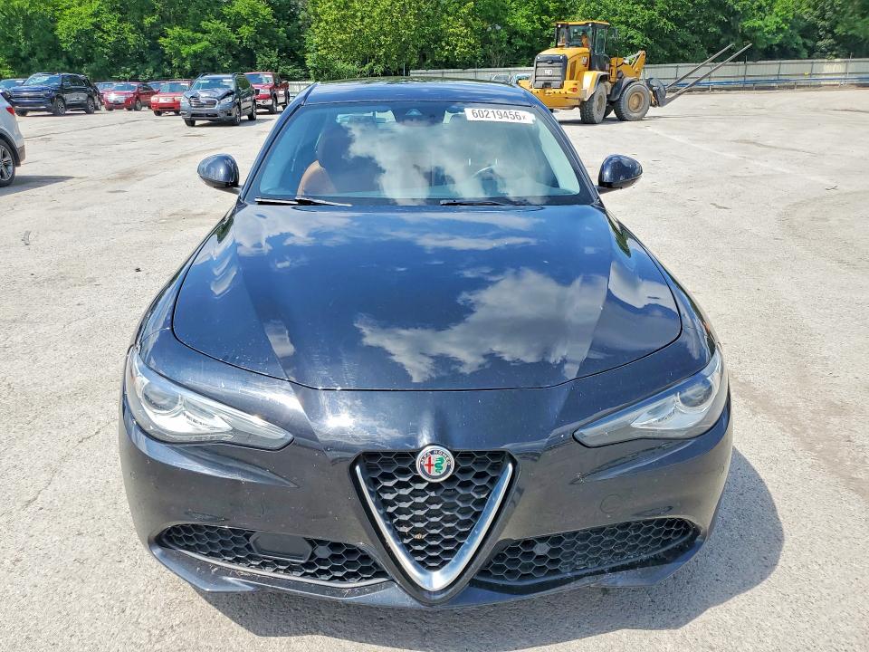 60219456 :رقم المزاد ، ZARFANBN7M7640352 vin ، 2021 Alfa Romeo Giulia مزاد بيع