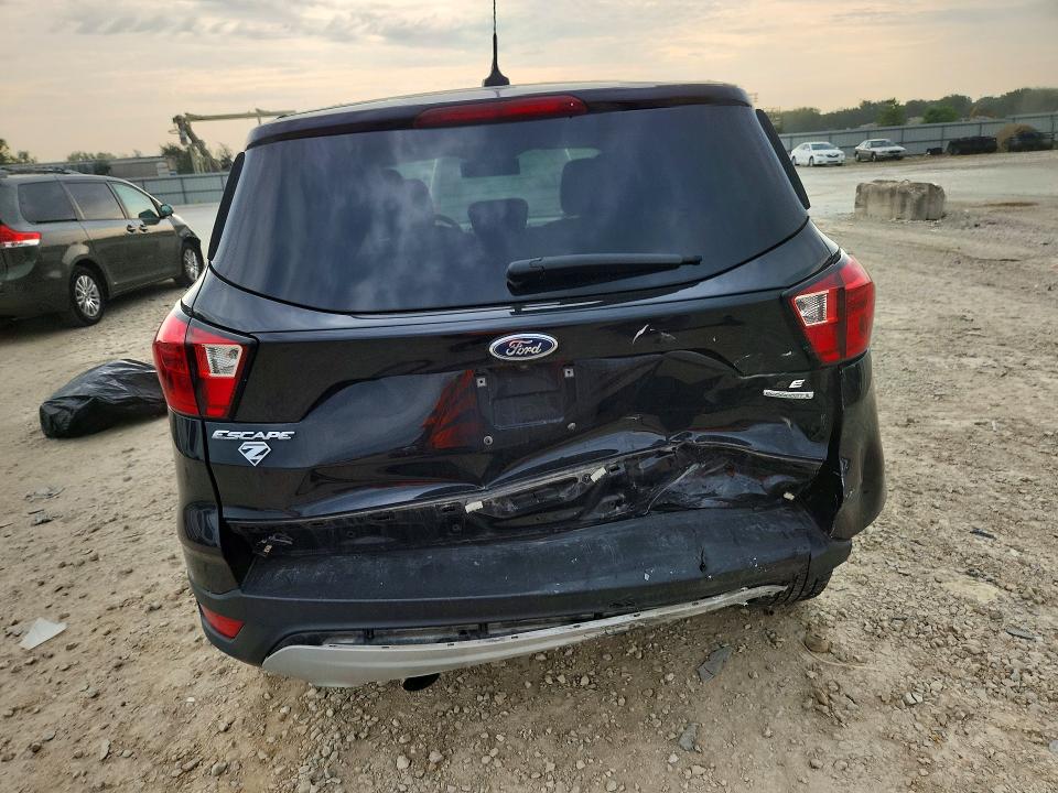 62716356 :رقم المزاد ، 1FMCU0GD6KUA16480 vin ، 2019 Ford Escape مزاد بيع