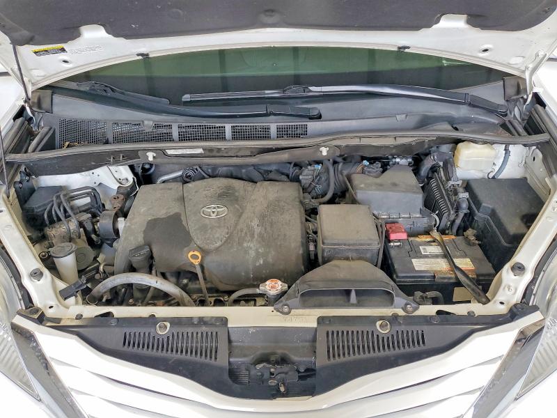 60561546 :رقم المزاد ، 5TDJZ3DCXHS167295 vin ، 2017 Toyota Sienna مزاد بيع