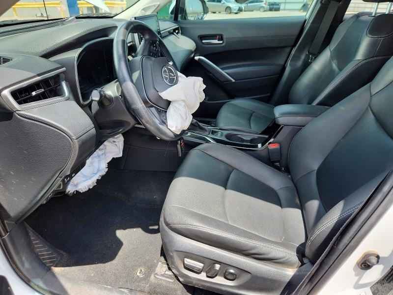61377316 :رقم المزاد ، 7MUDAABG0NV022136 vin ، 2022 Toyota Corolla Cross مزاد بيع