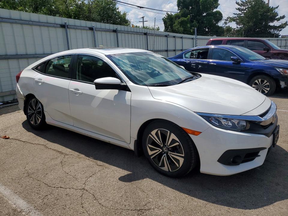 60077376 :رقم المزاد ، JHMFC1F37JX029477 vin ، 2018 Honda Civic مزاد بيع