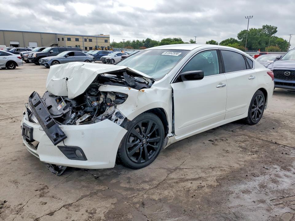 2017 Nissan Altima მანქანა იყიდება აუქციონზე, vin: 1N4AL3AP0HC244935, აუქციონის ნომერი: 61552556