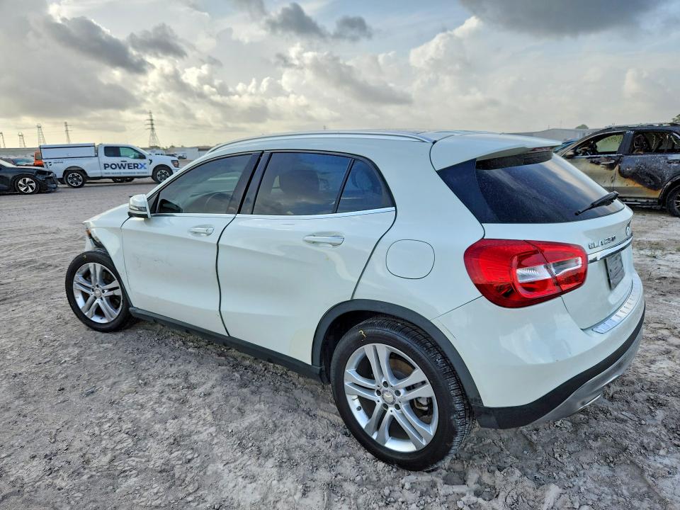 60493256 :رقم المزاد ، WDCTG4EB1GJ204511 vin ، 2016 Mercedes-benz Gla مزاد بيع